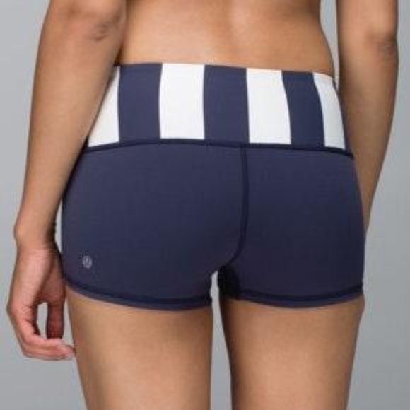 lululemon athletica Pants - Lululemon Spandex Boogie Shorts Navy/White sz 4